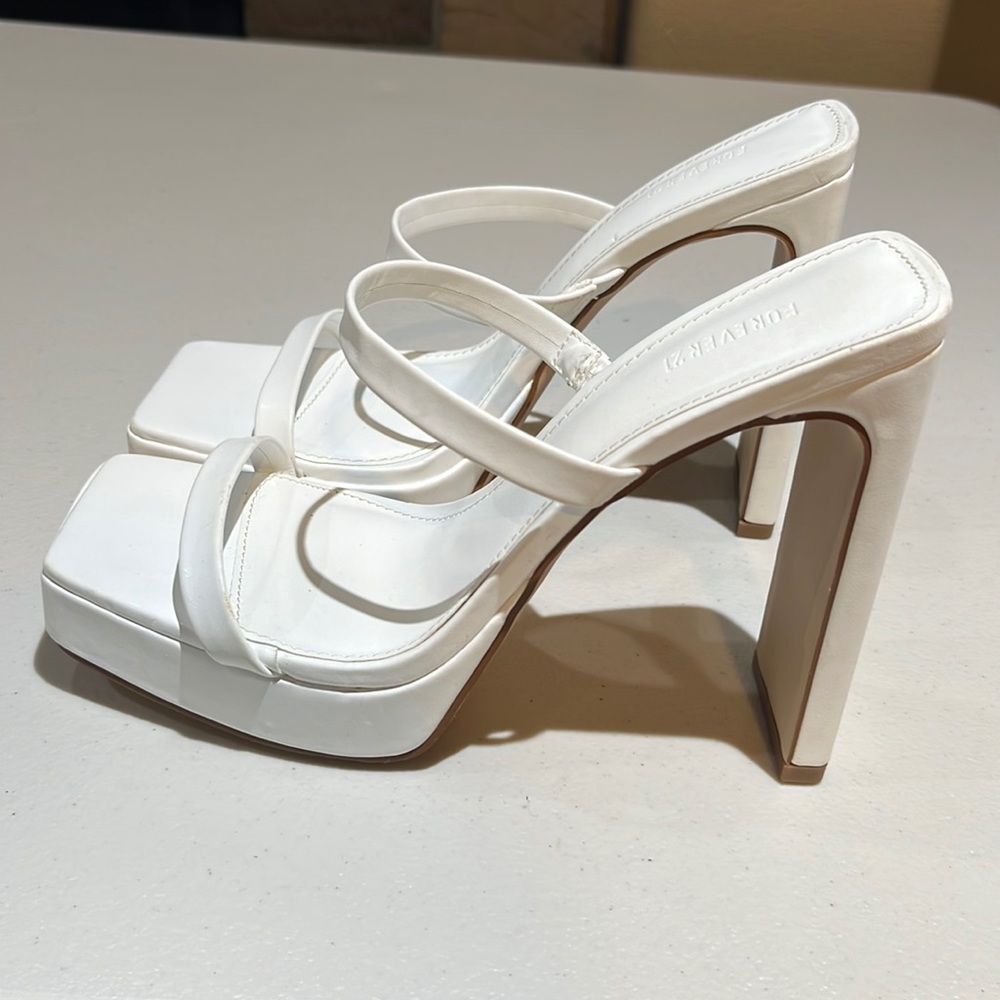 EUC Like New Forever21  Platform Sandals Size 6